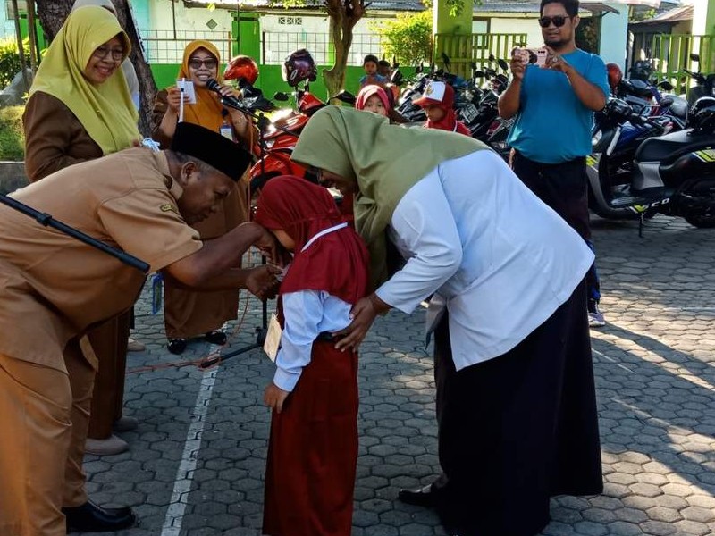 Upacara Bendera Hari Pertama Masuk Sekolah